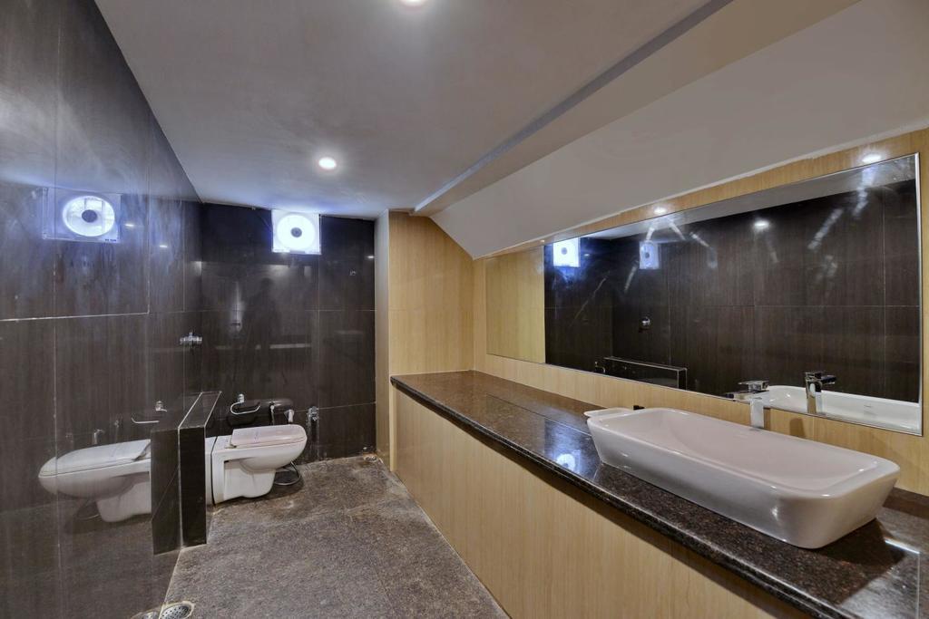 Hotel Silver Oak Bilāspur Kültér fotó