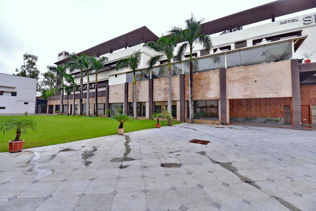 Hotel Silver Oak Bilāspur Kültér fotó